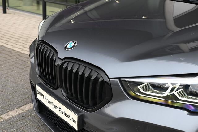 BMW X1 sDrive18i Executive M Sport Automaat / Panoramadak / Sportstoelen / Comfort Access / Achteruitrijcamera / Head-Up / Adaptieve LED