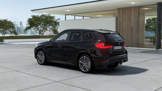 BMW X1 xDrive25e High Executive M Sport Automaat / Panoramadak / Trekhaak / Sportstoelen / Head-Up / M Adaptief onderstel / Parking Assistant Plus / Comfort Access