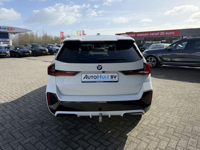 BMW X1 sDrive20i M Sport Premium Pack Panoramadak Trekhaak Keyless Entry Stoelverwarming Adaptieve LED