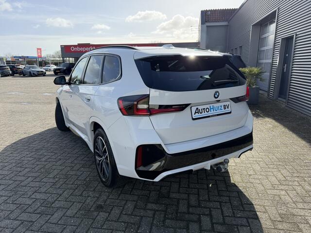 BMW X1 sDrive20i M Sport Premium Pack Panoramadak Trekhaak Keyless Entry Stoelverwarming Adaptieve LED