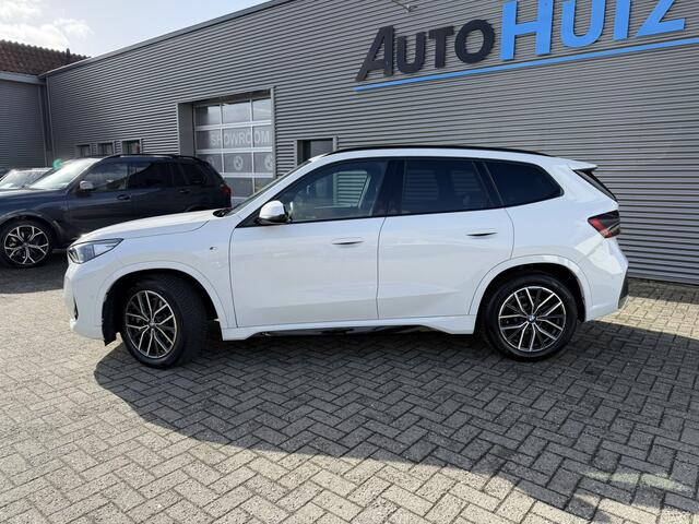 BMW X1 sDrive20i M Sport Premium Pack Panoramadak Trekhaak Keyless Entry Stoelverwarming Adaptieve LED