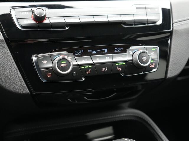 BMW X1 xDrive25e Sportline PHEV 221pk Dealer O.H. | Camera | Sportstoelen Verwarmd | Sfeerverlichting | Keyless | Navigatie | Cruise Control | DAB | Plug In Hybrid |