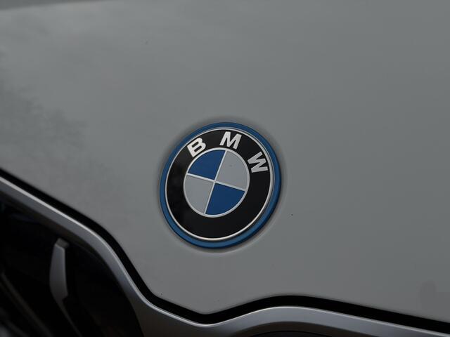 BMW X1 xDrive30e X-Line | Widescreen Facelift | Sportleder | Trekhaak | Camera | Comfort Access