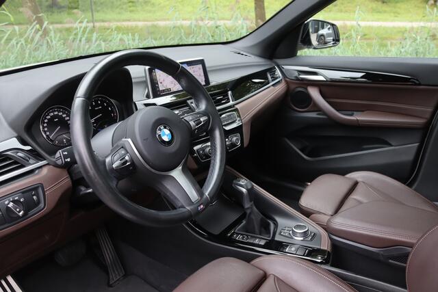 BMW X1 xDrive25e 220pk M-Sport Shadow Line Pano/LED/Keyless/Navi+/Sfeer/Leder Dakota/DAB/19"