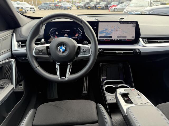 BMW X1 sDrive20i M Sport Premium Pakket Panoramadak Trekhaak Achteruitrijcamera Stoelverwarming Keyless Entry Carplay