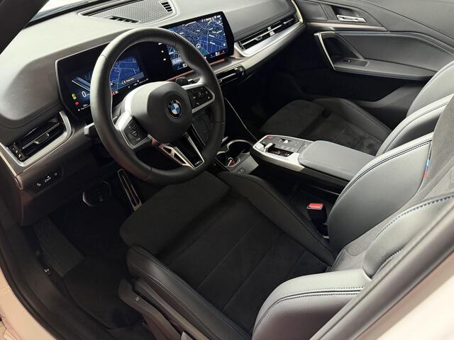 BMW X1 SDRIVE M-SPORT SHADOW LINE NAVI LED ELEK.KLEP ADAP.CRUISE LEER/ALCANTARA CAMERA M-SPORT INTERIEUR / EXTERIEUR ? Top Auto's. Al 30 Jaar uw Bmw Specialist in , BMW M / M Sport / PHEV / HEV / Hybrid / Mhev / 25e / 30e / xDrive25e // xDrive30e / sDrive18i /