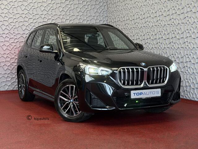 BMW X1 SDRIVE M-SPORT SHADOW LINE NAVI LED ELEK.KLEP CRUISE LEER/ALCANTARA CAMERA M-SPORT INTERIEUR / EXTERIEUR ? Top Auto's. Al 30 Jaar uw Bmw Specialist in , BMW M / M Sport / PHEV / HEV / Hybrid / Mhev / 25e / 30e / xDrive25e // xDrive30e / sDrive18i / sDriv