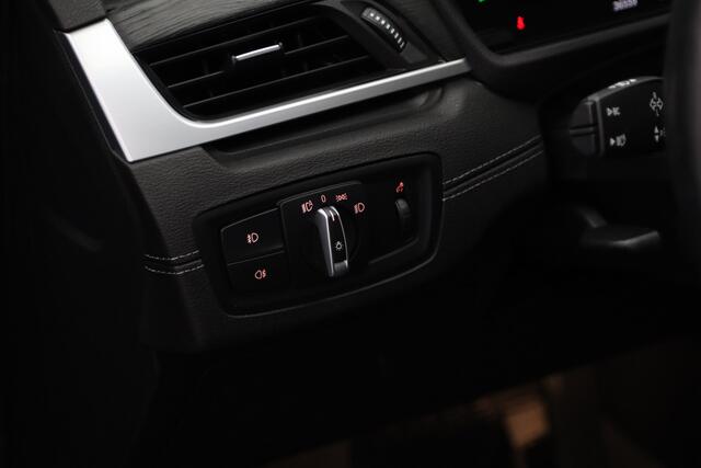 BMW X1 xDrive25e 220 PK High Executive M-Sport PHEV, Leder, Panoramadak, Head-Up, Camera, Keyless