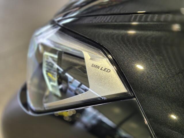 BMW X1 xDrive25e High Executive M-Sport Panorama | HUD | Trekhaak | Camera | Stoelverwarming