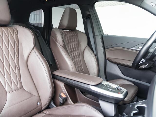 BMW X1 sDrive18i | M Sportpakket | Innovation Pack | Stuurwielrand verwarmd | Comfort Access | Panoramadak | Head-Up Display | Harman-Kardon | 19''