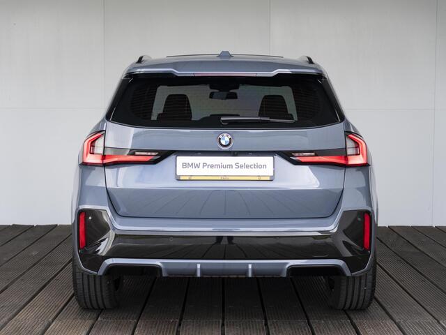 BMW X1 sDrive18i | M Sportpakket | Innovation Pack | Stuurwielrand verwarmd | Comfort Access | Panoramadak | Head-Up Display | Harman-Kardon | 19''