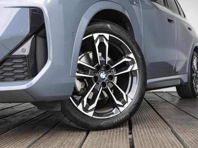 BMW X1 sDrive18i | M Sportpakket | Innovation Pack | Stuurwielrand verwarmd | Comfort Access | Panoramadak | Head-Up Display | Harman-Kardon | 19''