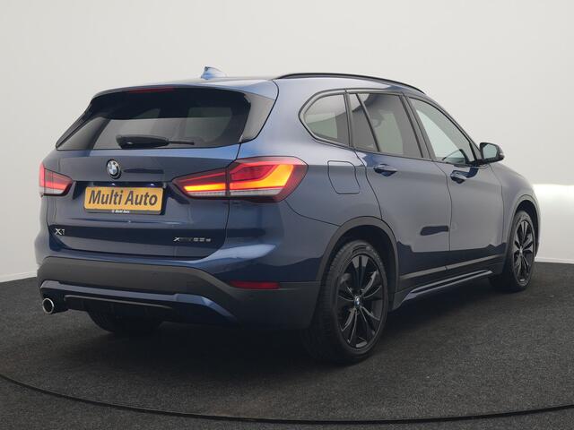 BMW X1 xDrive25e Sport Line PHEV 221pk Dealer O.H. | Trekhaak Afn. | Camera | Adaptive LED | Hifi Sound | Sportstoelen Verwarmd | Sfeerverlichting | Apple Carplay | Navigatie | DAB | Cruise Control | Plug In Hybrid |