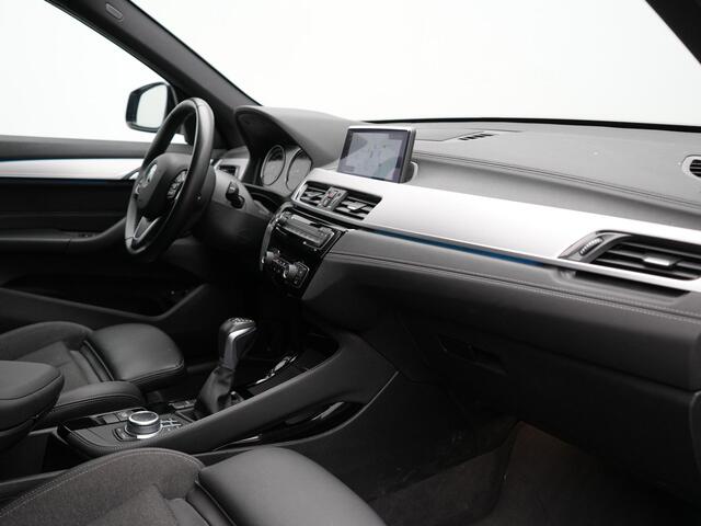 BMW X1 xDrive25e Sport Line PHEV 221pk Dealer O.H. | Trekhaak Afn. | Camera | Adaptive LED | Hifi Sound | Sportstoelen Verwarmd | Sfeerverlichting | Apple Carplay | Navigatie | DAB | Cruise Control | Plug In Hybrid |