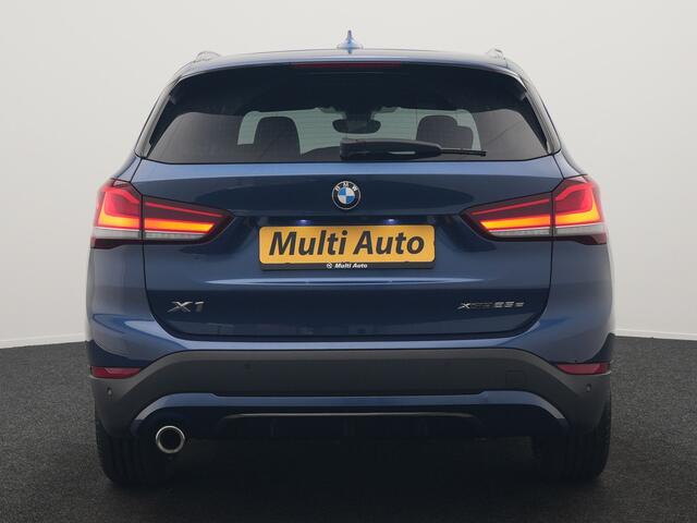 BMW X1 xDrive25e Sport Line PHEV 221pk Dealer O.H. | Trekhaak Afn. | Camera | Adaptive LED | Hifi Sound | Sportstoelen Verwarmd | Sfeerverlichting | Apple Carplay | Navigatie | DAB | Cruise Control | Plug In Hybrid |