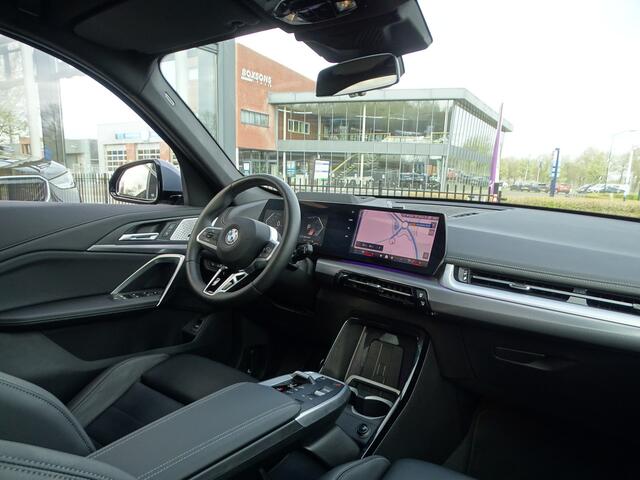 BMW X1 sDrive20i M Sport Pano.Dak Head-Up Harman/Kardon 360 Camera Park-Plus Leder Driving Ass. Adaptief M-onderstel 19"LM Velgen