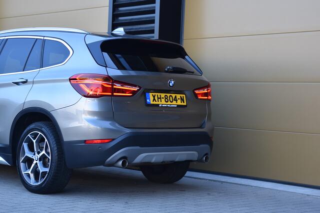 BMW X1 sDrive20i Orange Edition II * Sportstoelen * Panoramadak * Head-up * Trekhaak *