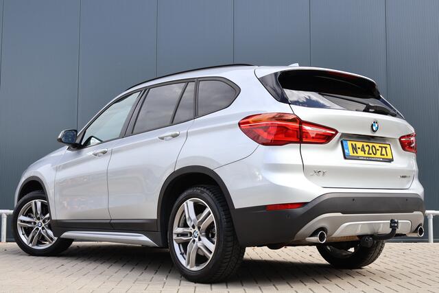 BMW X1 xDrive20i High Executive Sportline Automaat | Trekhaak | Stoelverwarming | Camera | Elektr. Achterklep | 18 Inch