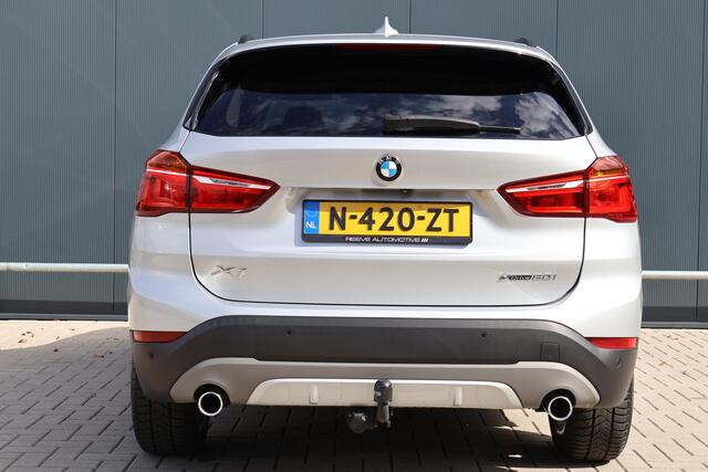 BMW X1 xDrive20i High Executive Sportline Automaat | Trekhaak | Stoelverwarming | Camera | Elektr. Achterklep | 18 Inch