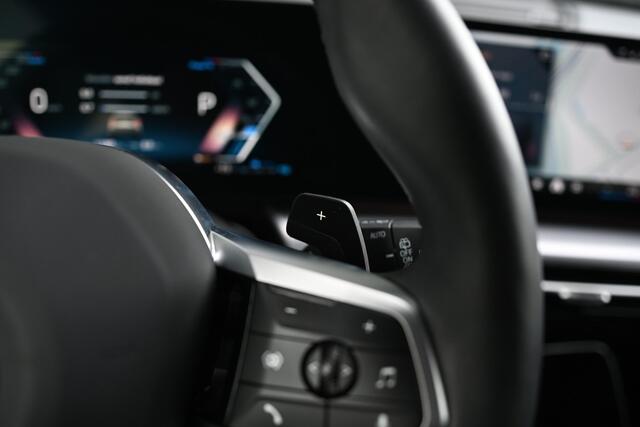 BMW X1 xDrive25e M Sport Automaat / Sportstoelen / M Adaptief onderstel / Comfort Access / Achteruitrijcamera / Adaptieve LED / Stoelverwarming