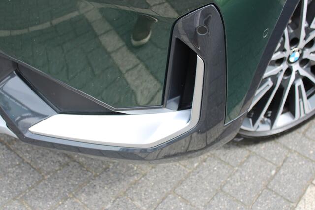 BMW X1 sDrive20i High Executive xLine Automaat / Trekhaak / Panoramadak / Sportstoelen / Adaptieve LED / Head-Up / Harman-Kardon /