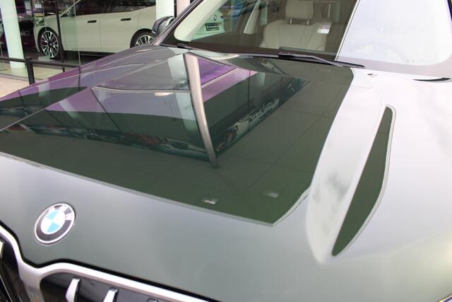 BMW X1 sDrive20i High Executive xLine Automaat / Trekhaak / Panoramadak / Sportstoelen / Adaptieve LED / Head-Up / Harman-Kardon /