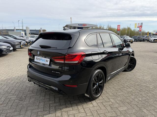 BMW X1 xDrive25e Executive Sport Line Panoramadak Navi Plus Head-Up Display Achteruitrijcamera LED Stoelverwarming