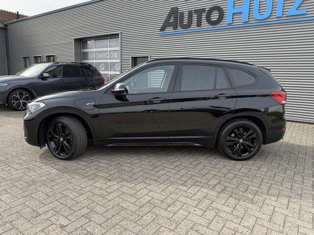 BMW X1 xDrive25e Executive Sport Line Panoramadak Navi Plus Head-Up Display Achteruitrijcamera LED Stoelverwarming