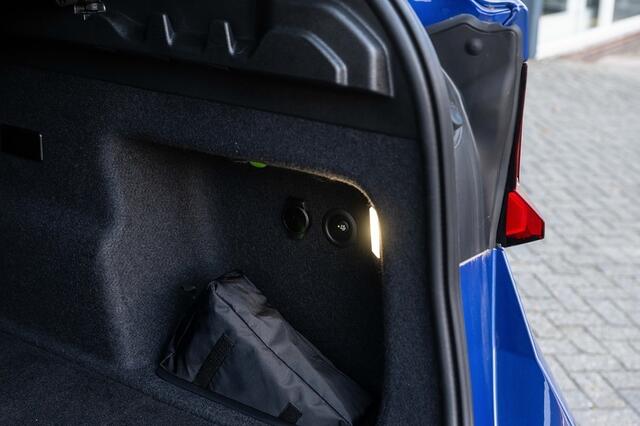 BMW X1 xDrive30e M Sport | Maxton | Trekhaak | Driving Ass. Plus | Comfort Access | Adaptief M onderstel | Sportstoelen | 20 Inch |