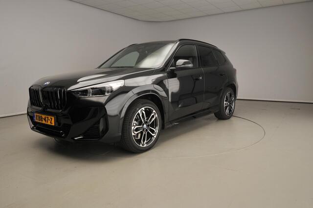 BMW X1 xDrive25e M-Sportpakket / Trekhaak / Sportstoelen / Getint glas / Harman-Kardon / Head-up / Alu wielen 19 inch