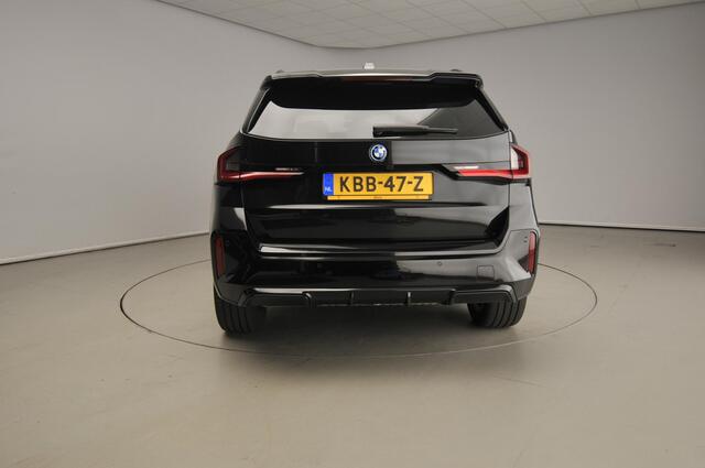 BMW X1 xDrive25e M-Sportpakket / Trekhaak / Sportstoelen / Getint glas / Harman-Kardon / Head-up / Alu wielen 19 inch