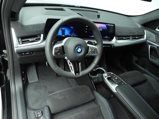 BMW X1 xDrive25e M-Sportpakket / Trekhaak / Sportstoelen / Getint glas / Harman-Kardon / Head-up / Alu wielen 19 inch