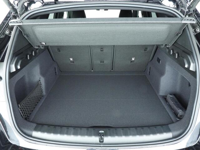 BMW X1 xDrive25e M-Sportpakket / Trekhaak / Sportstoelen / Getint glas / Harman-Kardon / Head-up / Alu wielen 19 inch