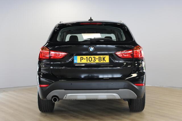 BMW X1 sDrive18i High Executive | Schuif-open dak | X-LINE | Leer | DAB+ | 19''