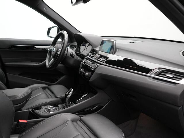 BMW X1 sDrive18i M Sport 141pk | Trekhaak Afn. | Camera | Lederen Sportstoelen Verwarmd | Navigatie | Cruise Control | LED Koplampen | 18"L.M |