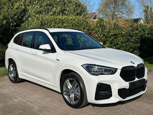 BMW X1 xDrive25e M Sport | M pakket | Afneembare Trekhaak | Sportstoelen | Stoelverwarming | Elek. verstelbare stoel met geheugen | Elektrische achterklep | Driving Assistant Plus