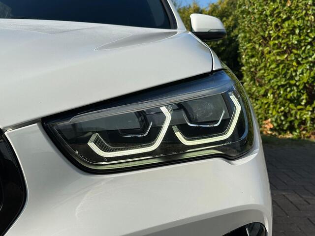 BMW X1 xDrive25e M Sport | M pakket | Afneembare Trekhaak | Sportstoelen | Stoelverwarming | Elek. verstelbare stoel met geheugen | Elektrische achterklep | Driving Assistant Plus