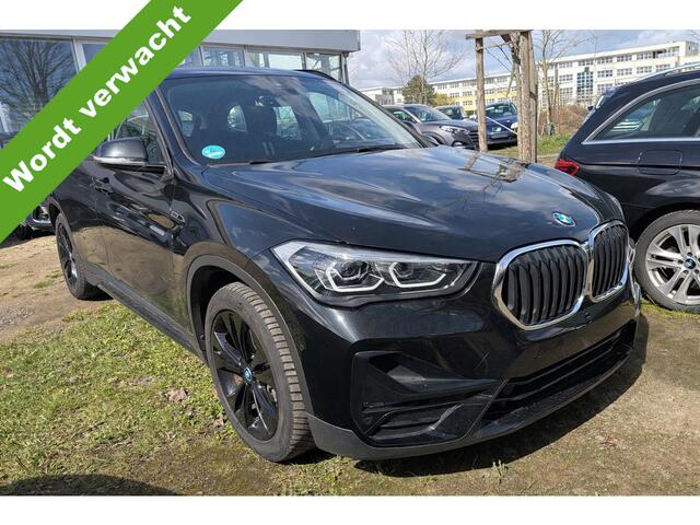 BMW X1 xDrive25e Executive LED Carplay Achteruitrijcamera Trekhaak Stoelverwarming DAB