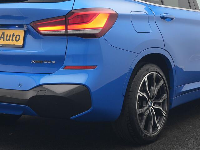 BMW X1 xDrive25e M Sport PHEV 221pk Dealer O.H. | Camera | Sportstoelen & Stuur Verwarmd | Sfeerverlichting | Cruise Control | Navigatie | DAB | 19"L.M | Plug In Hybrid |