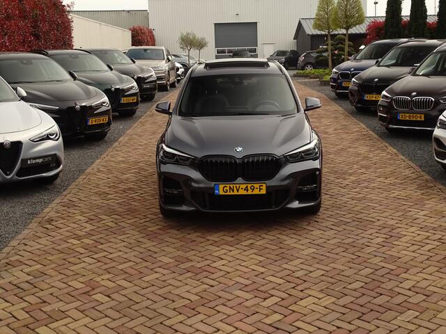 BMW X1 xDrive20i M-Sport | 4WD | Head-up | 19inch! | Keyless| Pano | Trekhaak! 192PK | Flippers