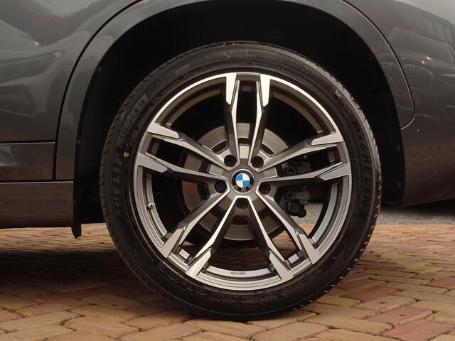 BMW X1 xDrive20i M-Sport | 4WD | Head-up | 19inch! | Keyless| Pano | Trekhaak! 192PK | Flippers