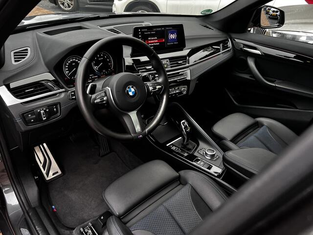 BMW X1 xDrive20i M-Sport | 4WD | Head-up | 19inch! | Keyless| Pano | Trekhaak! 192PK | Flippers