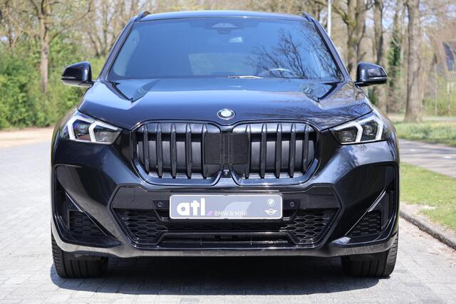 BMW X1 sDrive18i M-Pakket | HUD | Keyless | Adap LED | 360 Camera | Stoelverwarming | DAB | Etc.