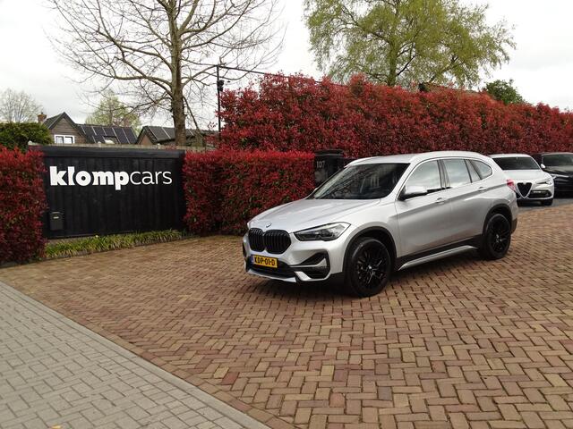 BMW X1 xDrive20i | 4x4 | Carplay | HUD | Trekhk | Camera | 1e Eig. | Ad.Cruise | Dealeronderhouden!