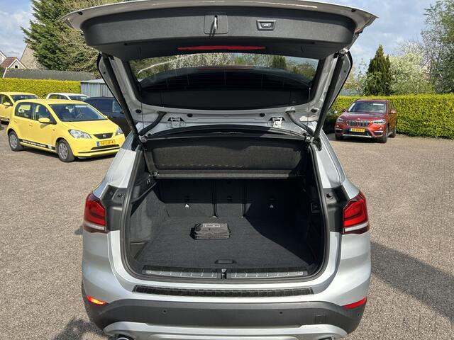 BMW X1 sDrive20i VDL Nedcar Edition,Pano dak,head-up Trekhaak