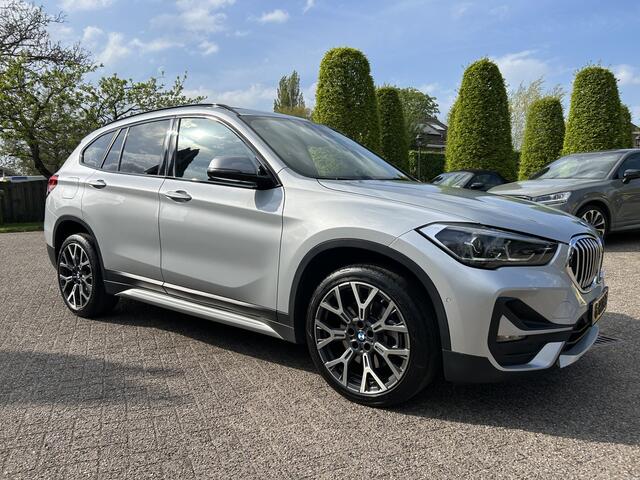 BMW X1 sDrive20i VDL Nedcar Edition,Pano dak,head-up Trekhaak