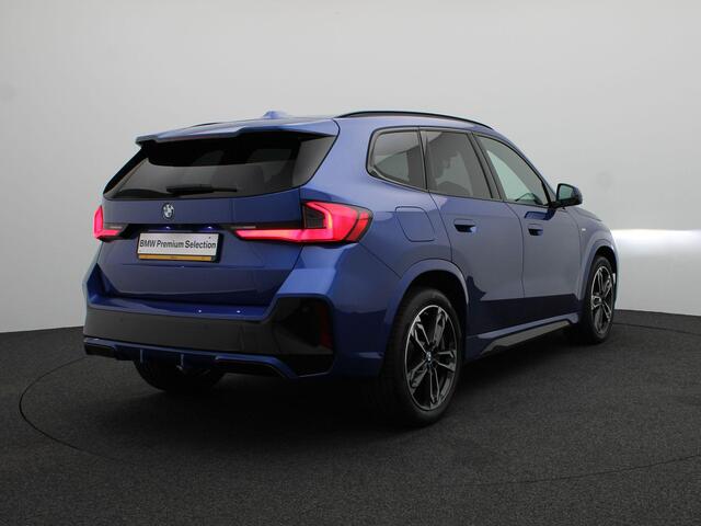 BMW X1 sDrive18i M Sportpakket | LED | Schuifdak | Elektrisch Verstelbare Stoelen | Stoelverwarming | DAB | Harman Kardon sound | 19''