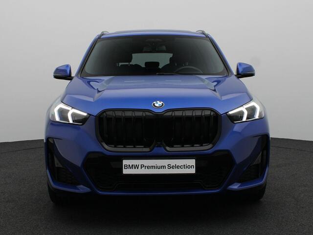 BMW X1 sDrive18i M Sportpakket | LED | Schuifdak | Elektrisch Verstelbare Stoelen | Stoelverwarming | DAB | Harman Kardon sound | 19''