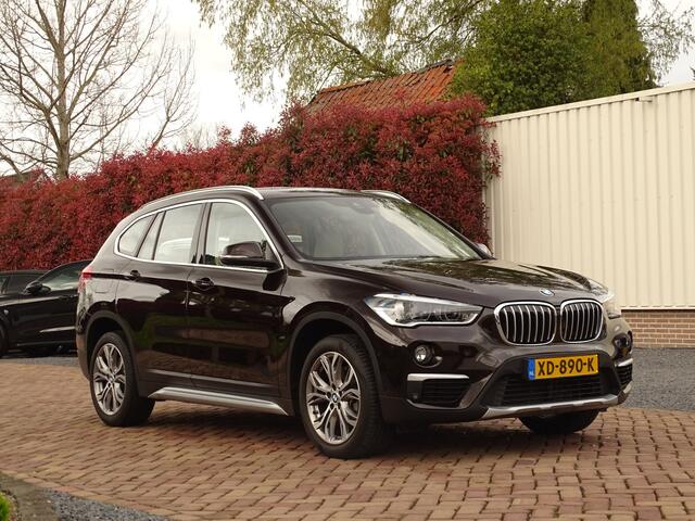 BMW X1 sDrive20i X-line | Head-Up | Stuurverwarming! | Stoelverw | Nav | Leer | Camera!