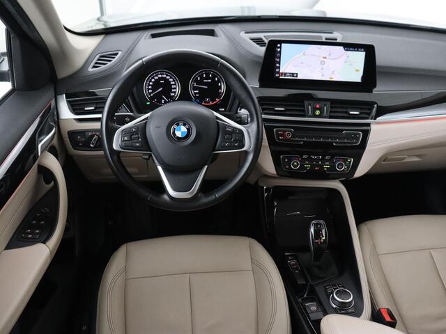 BMW X1 sDrive20i Business Edition Plus | Leder | Head-Up | Stoelverwarming | Trekhaak | Camera | Sfeerverlichting | Navigatie | X Line | Full LED | DAB | Cruise control | Parkeerhulp | Bluetooth